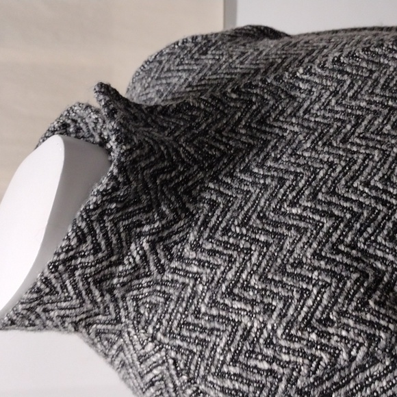 Banana Republic gray and black herringbone weave trench coat. Small - Picture 8 of 12